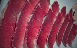 Cómo cortar cecina correctamente y disfrutar todo su sabor